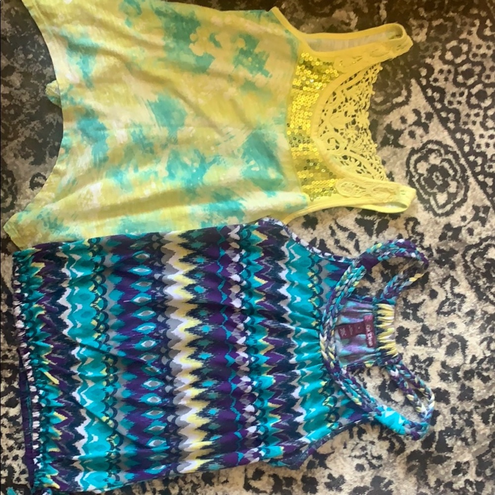 2 girls cute tank tops